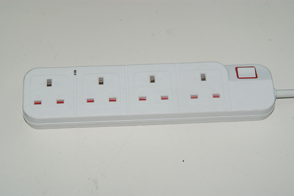 Extension Surge Protector Power Strip with 3 AC Oulet And 2 Usb Charge