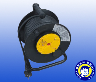 auto-rewind cable reel with wheel